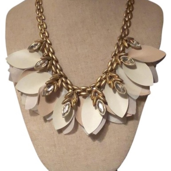 Stella and Dot Birdie Necklace - Picture 2 of 3